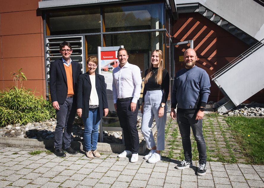 Gruppenbild-GymnasiumOchsenhausen-Bildungspartnerschaft-WölfleGmbH