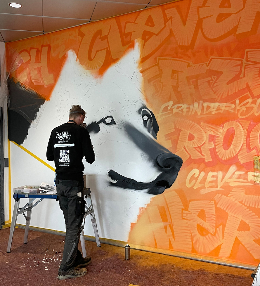 stone-graffiti-beim-sprühen-wolf-wölflegmbh