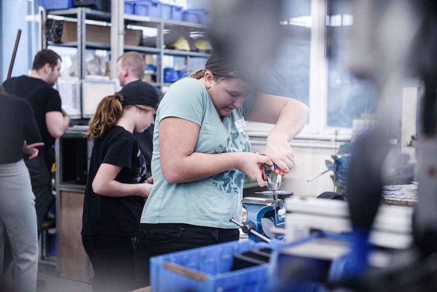 Girlsday2024-WölfleGmbH-Werkstück-Lehrwerkstatt-Beruf